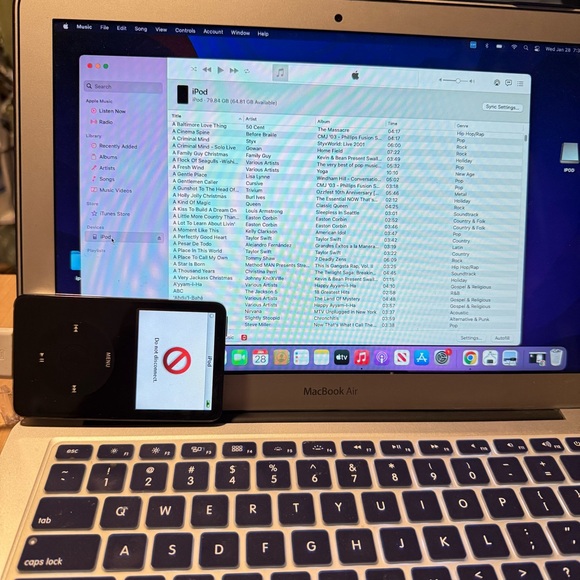 iPod Model:A1136 5thGen 80GB Blk Tested Good w/7233 Songs Good Battery Read Info - Picture 9 of 16